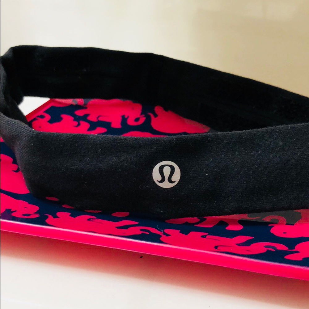black lululemon cross trainer headband!